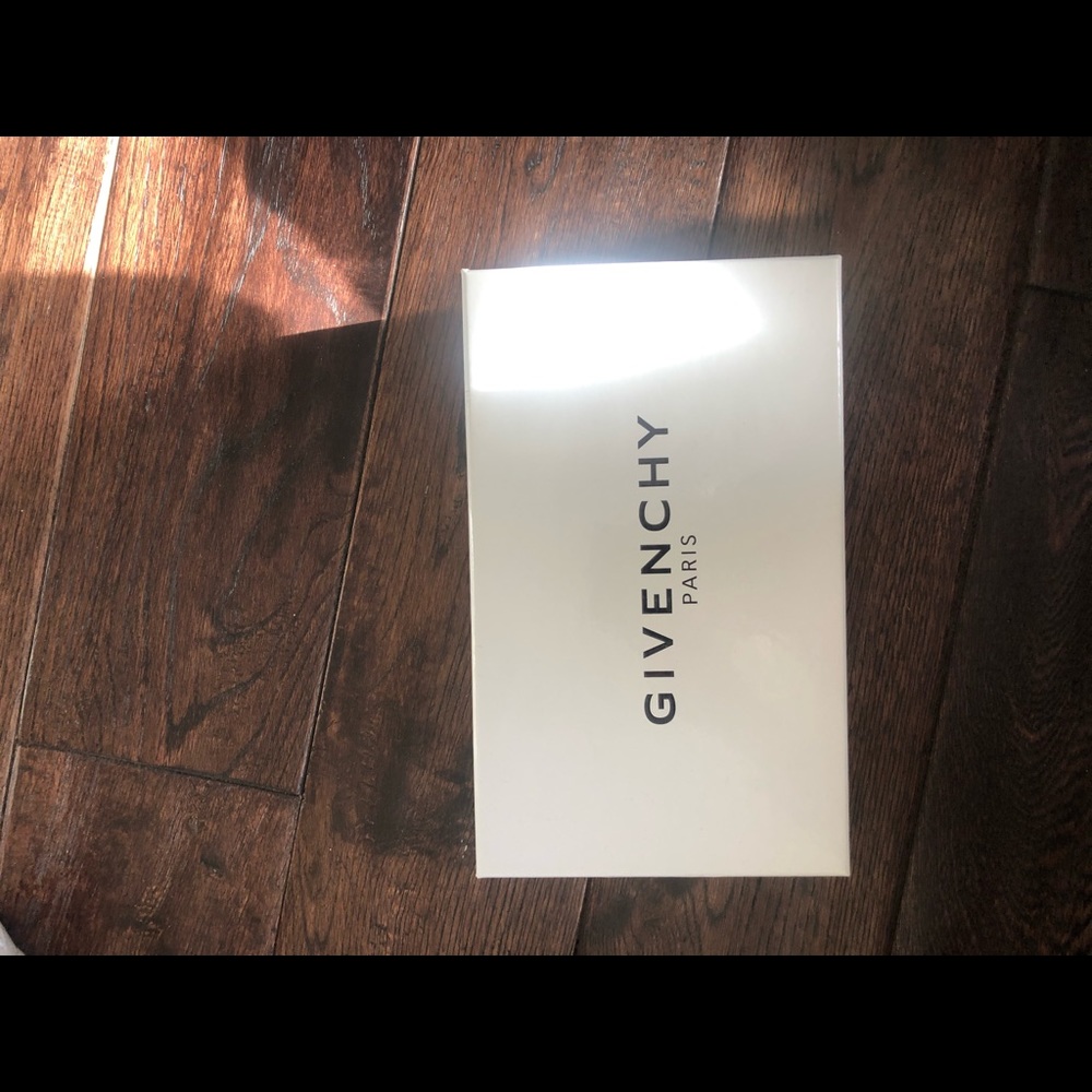 Givenchy Wallet - Picture 4 of 5